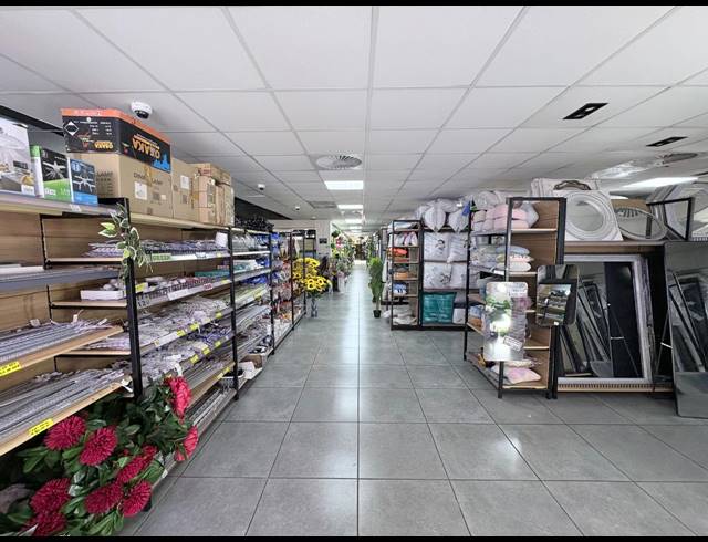 2,194M² RETAIL FOR SALE IN LONEHILL